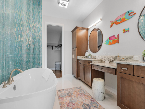 Luxurious Waterfront Retreat - 4 Bedroom Vacation Rental in Cape Coral